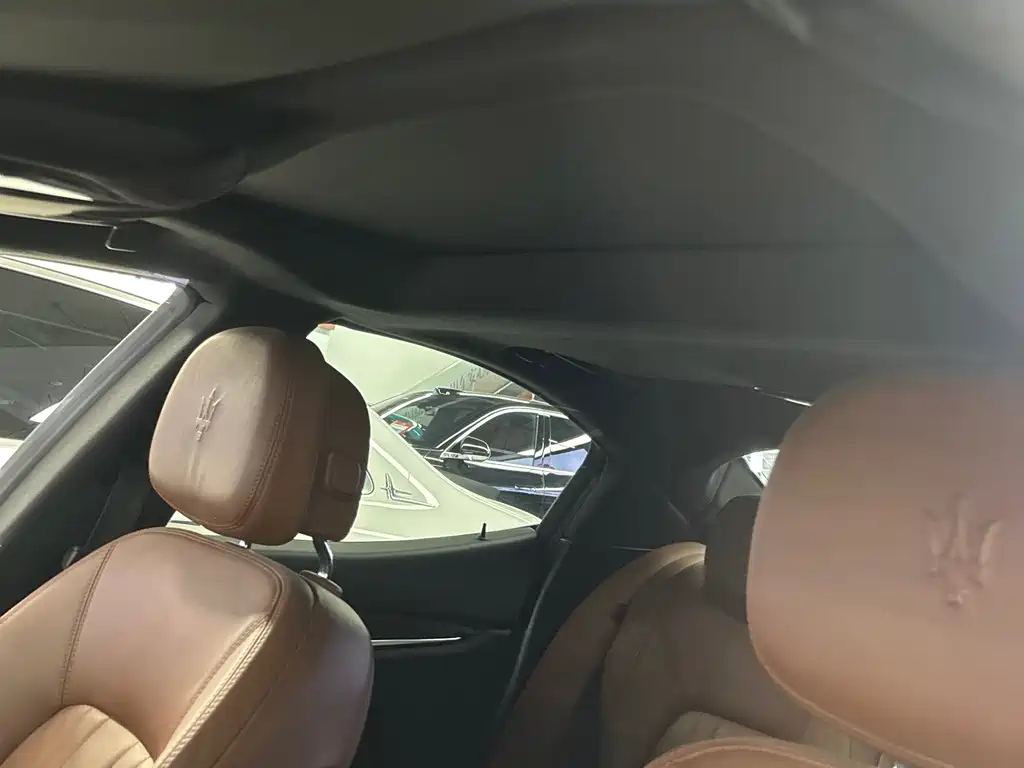 Maserati Ghibli 2017 — фото 11