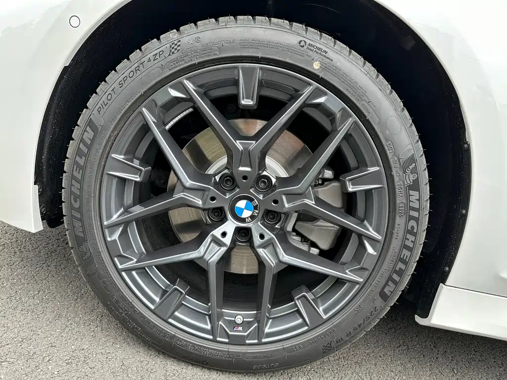 BMW 3 Series 2025 — фото 11