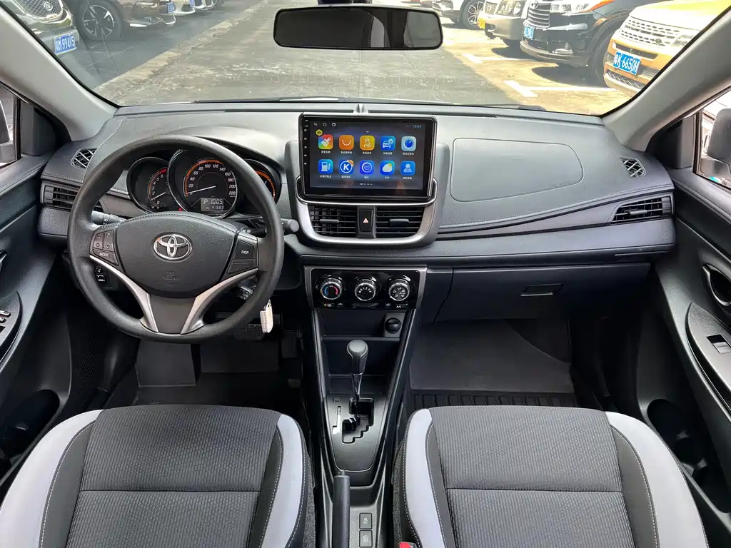 Toyota Yaris L 2022
