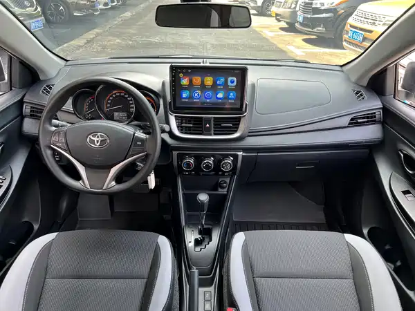 Toyota Yaris L 2022