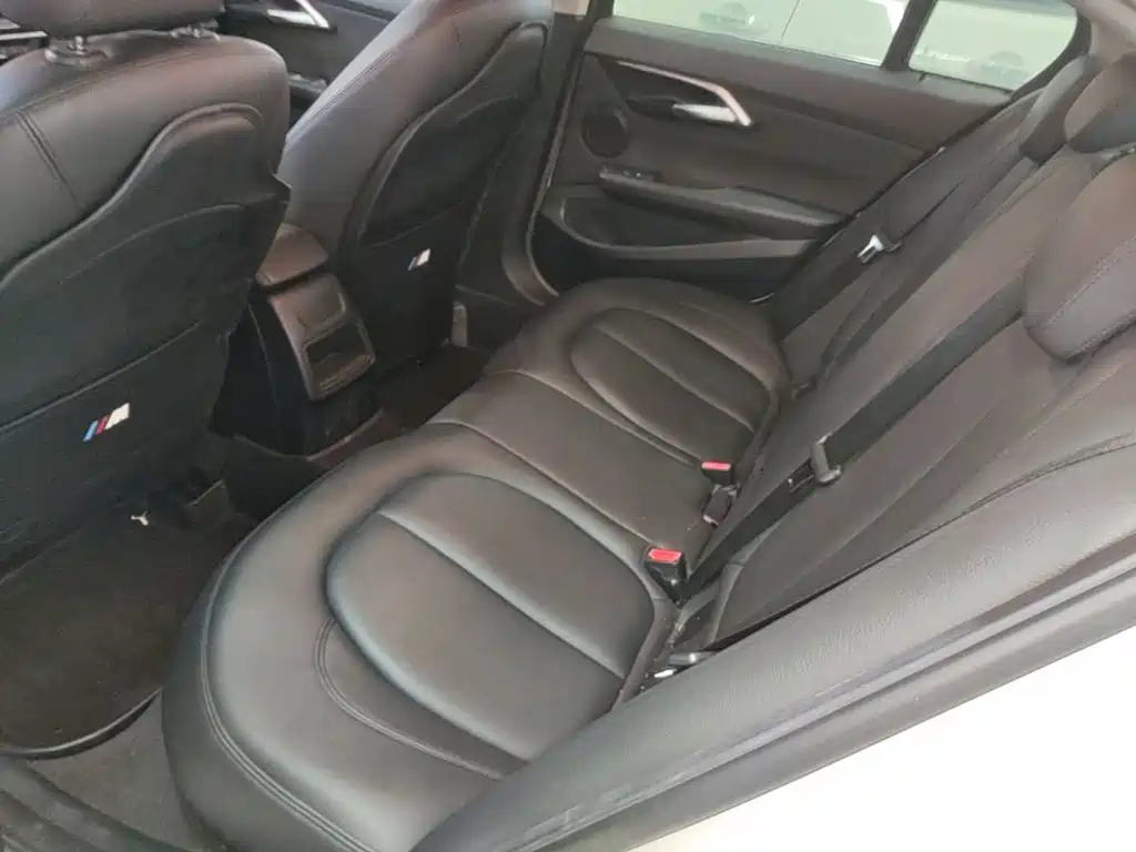 BMW 1 Series 2020 — фото 17
