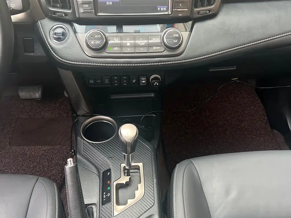 Toyota RAV4 2015 — фото 19