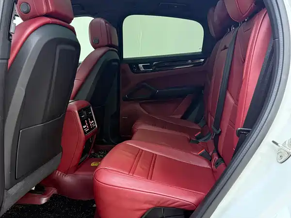 Porsche Cayenne 2021