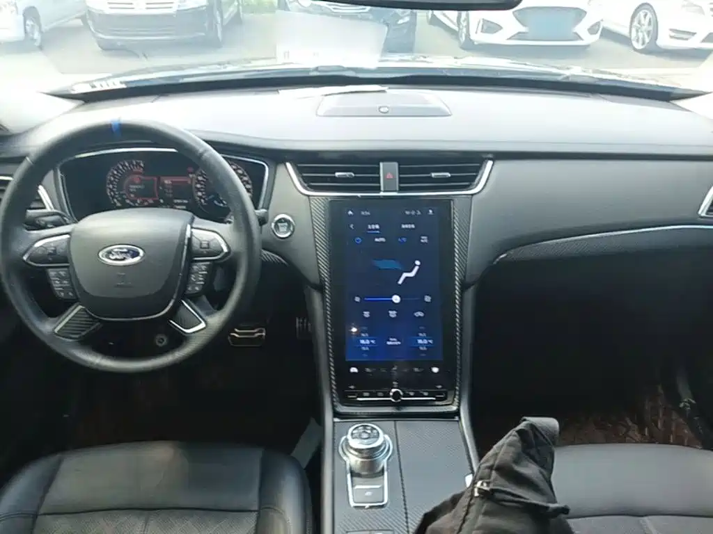 Ford Taurus 2019 — фото 10