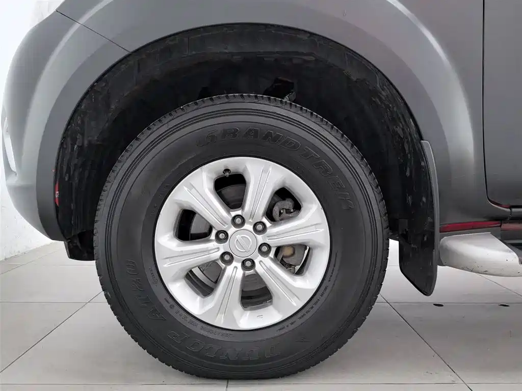 Nissan Navara 2018 — фото 17
