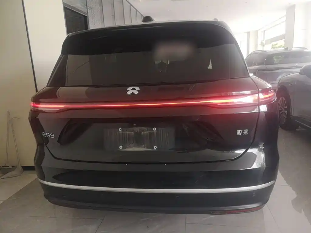 NIO ES8 2024