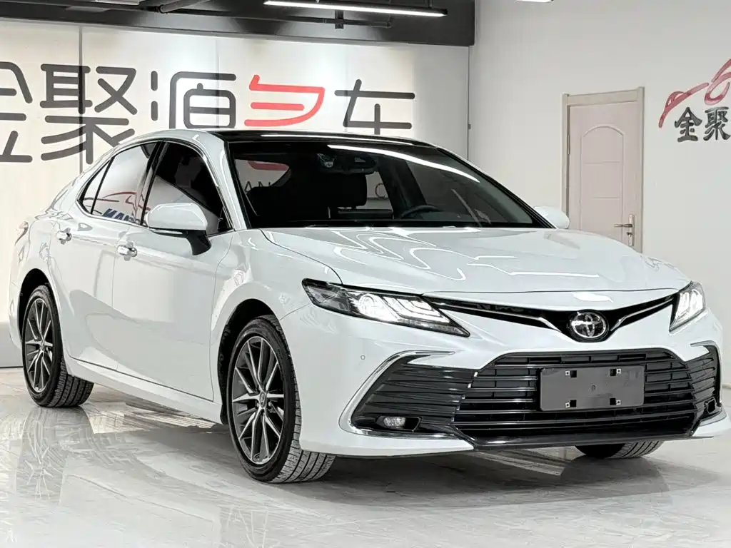 Toyota Camry 2022 — фото 3