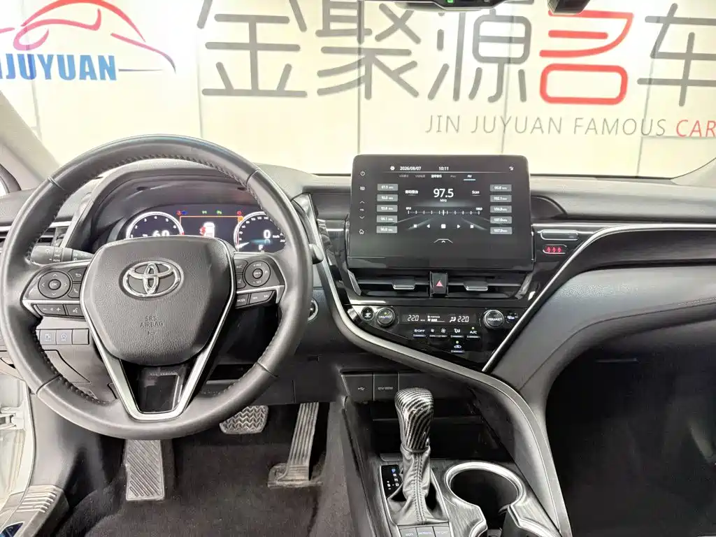 Toyota Camry 2022 — фото 12