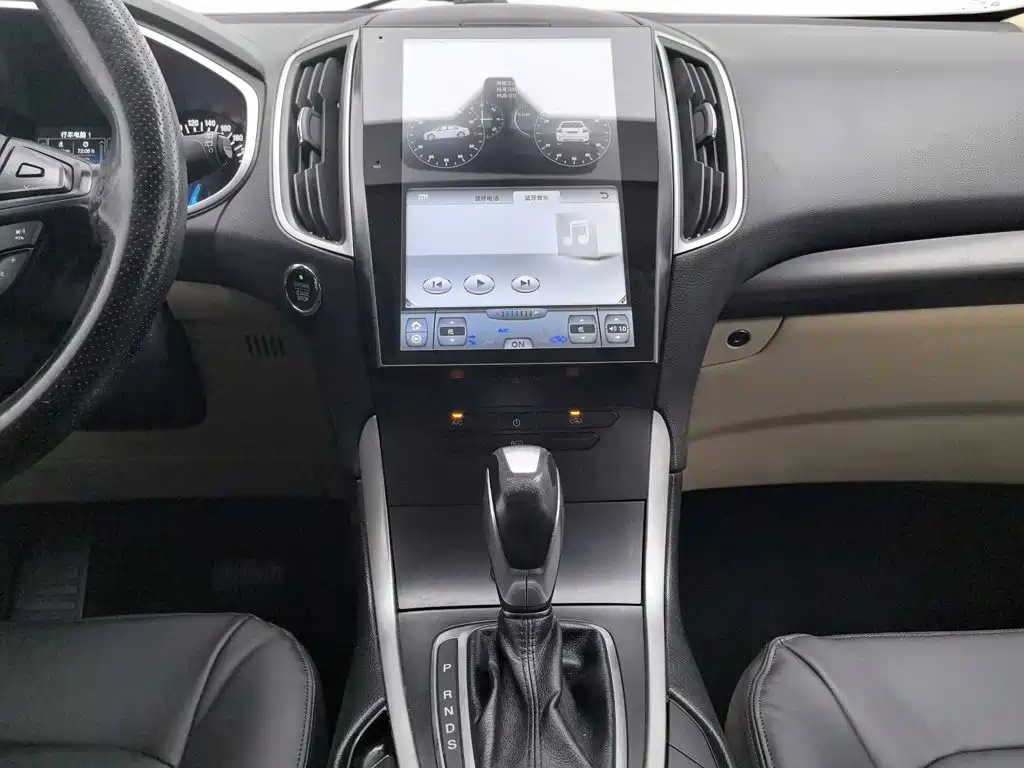 Ford Edge 2016 — фото 12