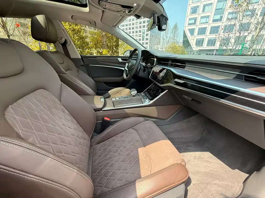 Audi A7L 2023 — фото 9