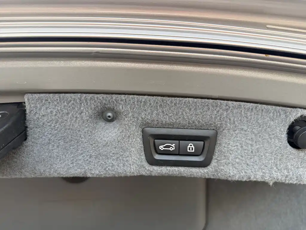 BMW 7 Series 2012 — фото 22