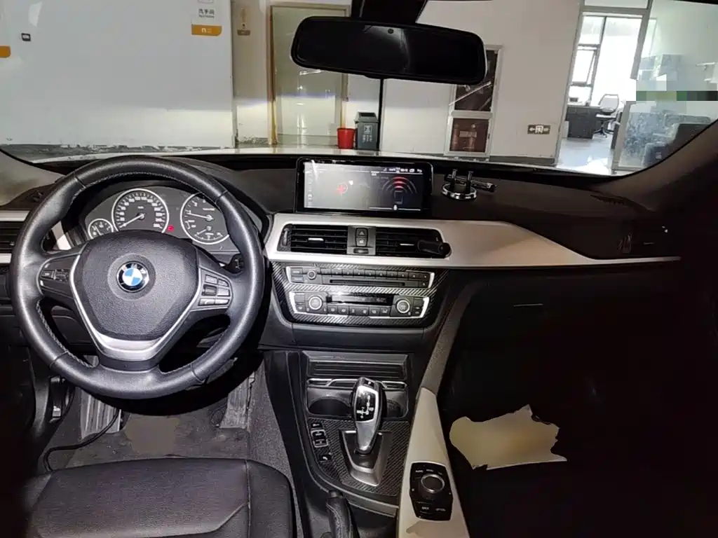 BMW 3 Series GT 2017 — фото 10