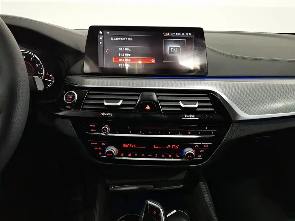BMW 5 Series 2019 — фото 12