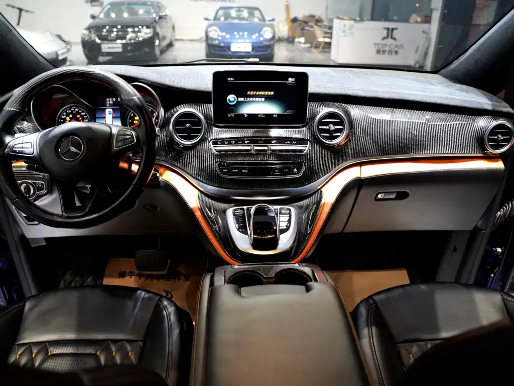 Mercedes-Benz V-Class 2019 — фото 12