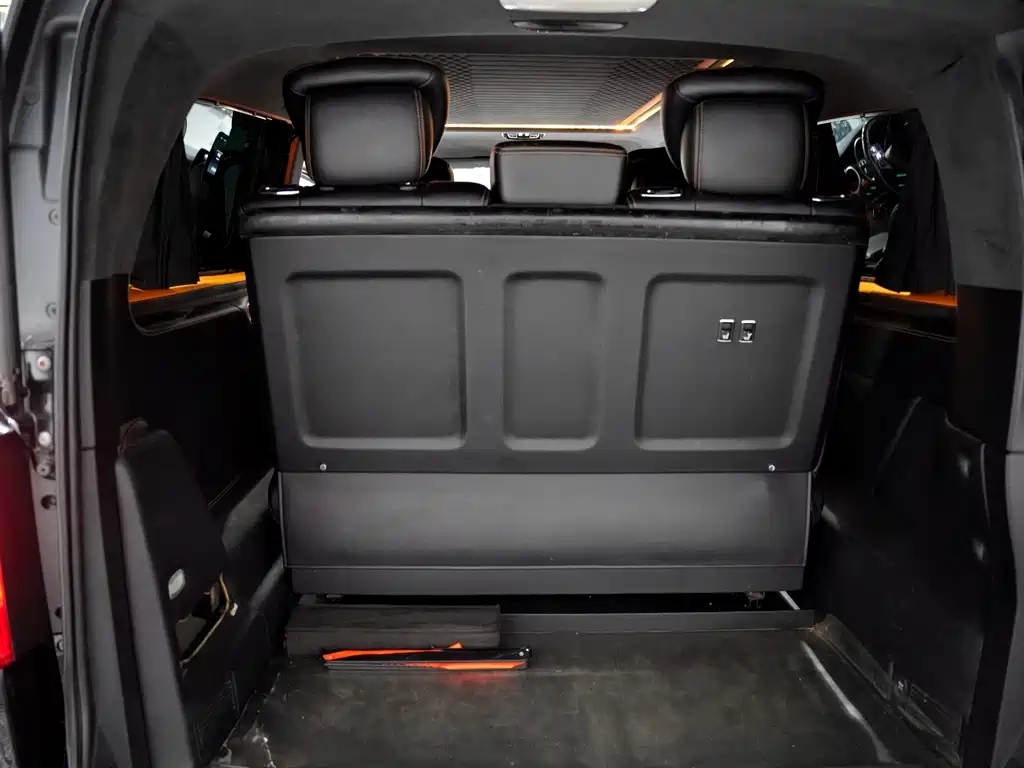 Mercedes-Benz V-Class 2019 — фото 15