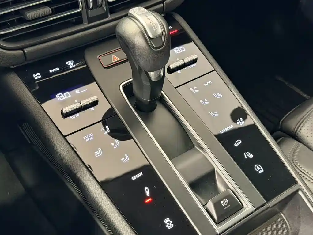 Porsche Macan 2024 — фото 18