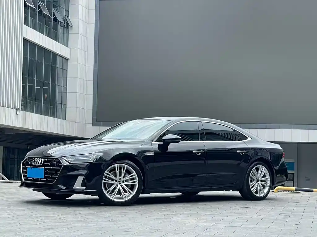 Audi A7L 2024 — фото 1