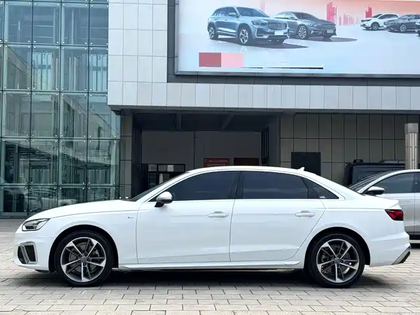 Audi A4L 2021