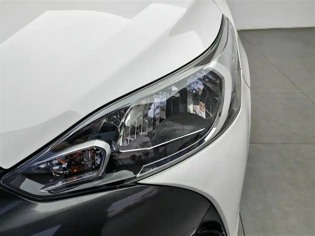 Toyota Yaris L 2018 — фото 7