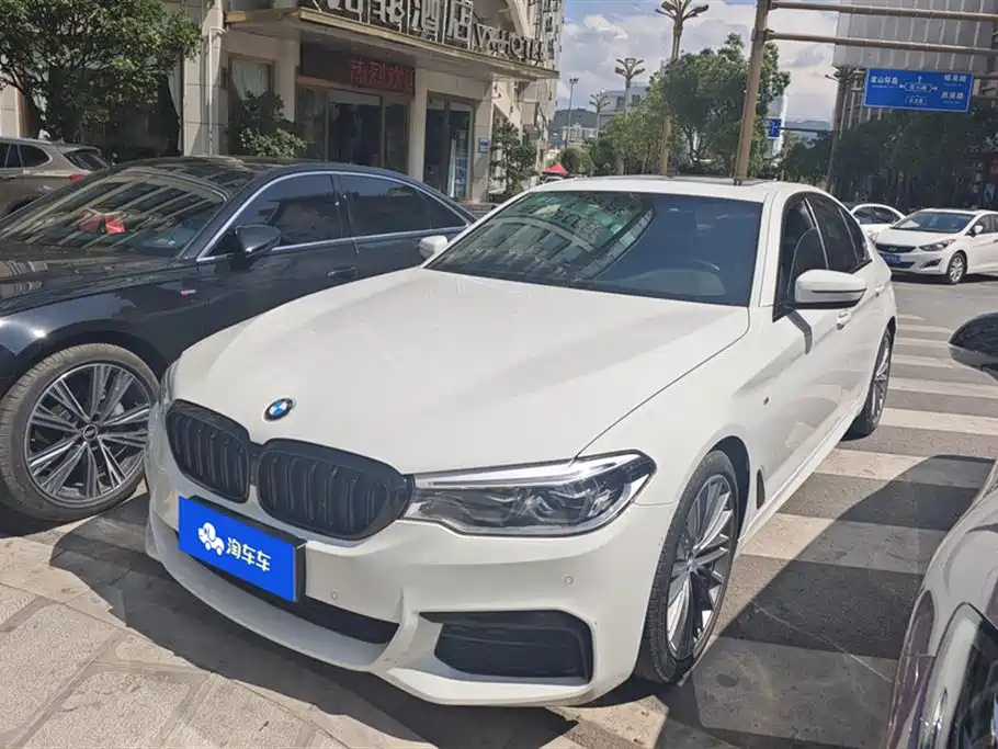 BMW 5 Series 2019 — фото 1
