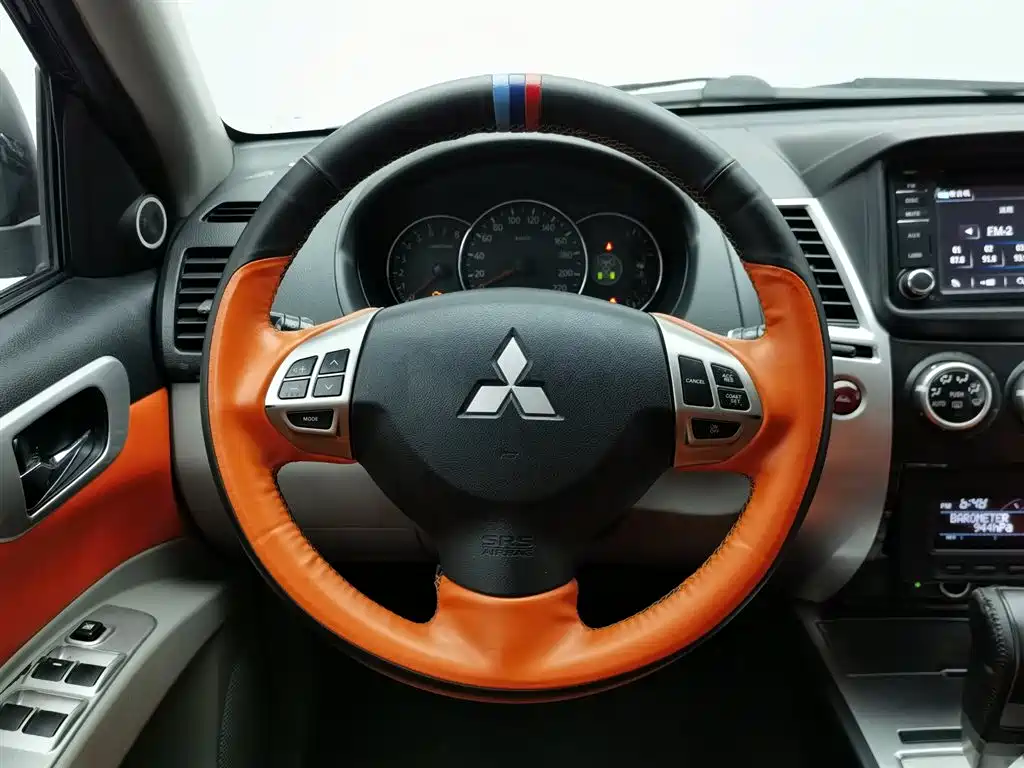 Mitsubishi Pajero Sport 2014 — фото 11