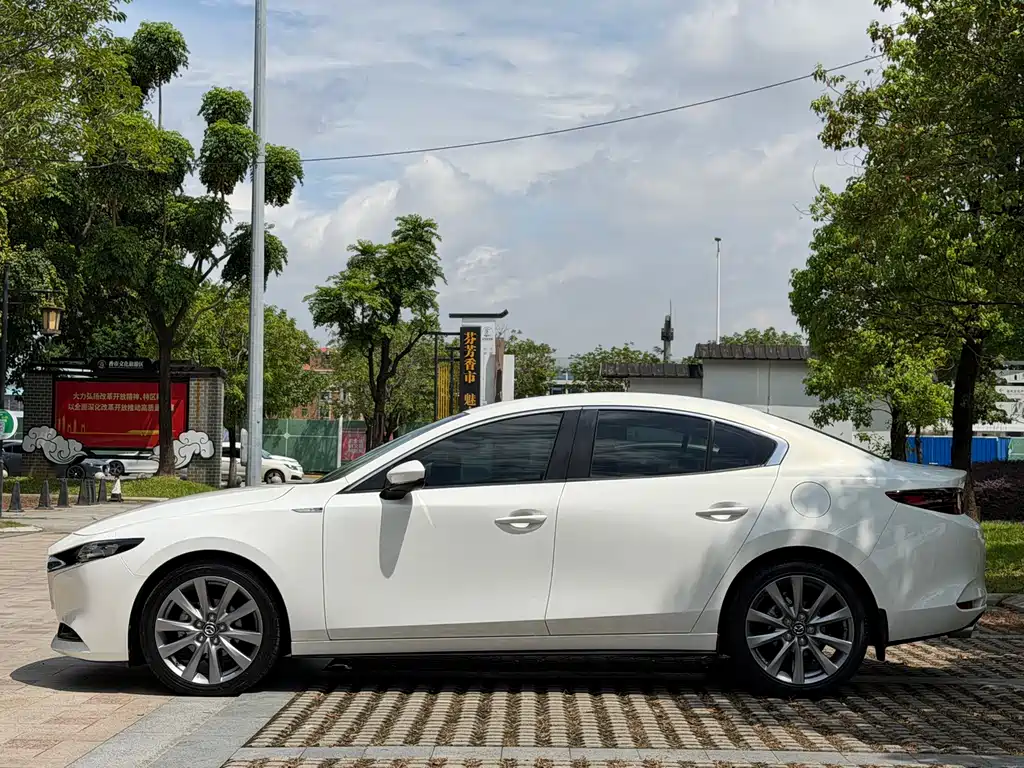 Mazda 3 Axela 2020