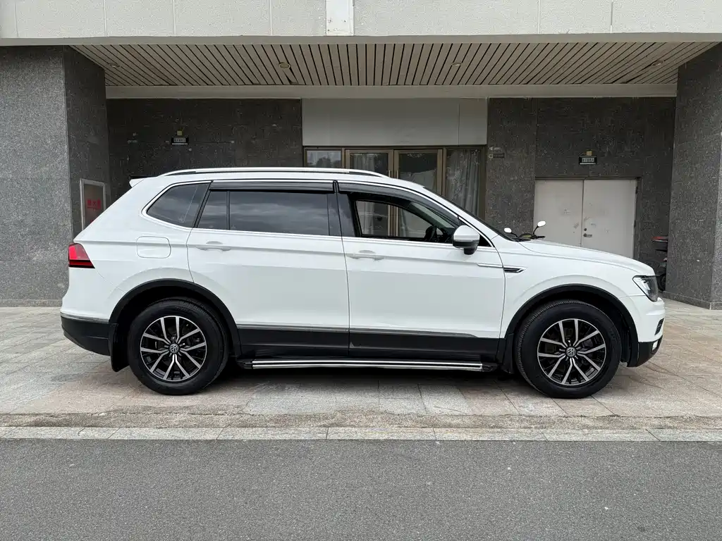 Volkswagen Tiguan L 2017 — фото 5