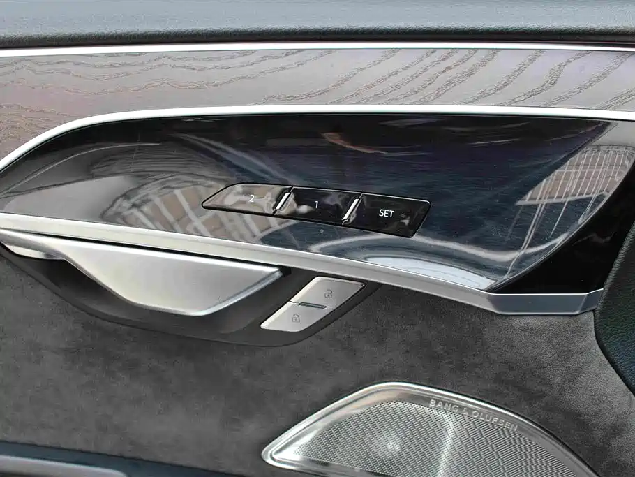 Audi A8 2022 — фото 11
