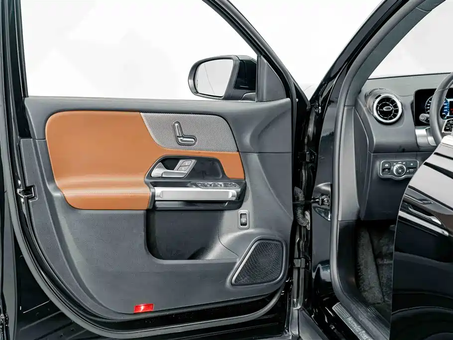Mercedes-Benz GLB 2024 — фото 15