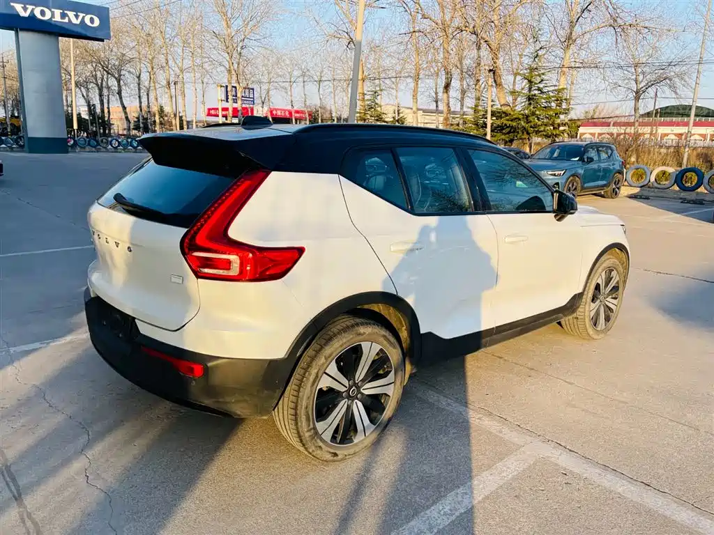 Volvo XC40 NEV 2023 — фото 6