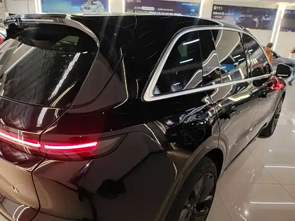 Li Auto L6 2025