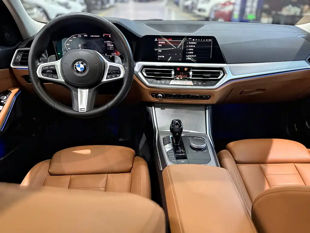 BMW 3 Series 2019 — фото 17