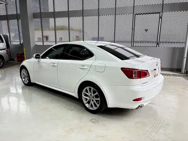 Lexus IS 2011
