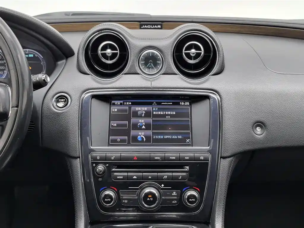 Jaguar XJ 2014 — фото 12