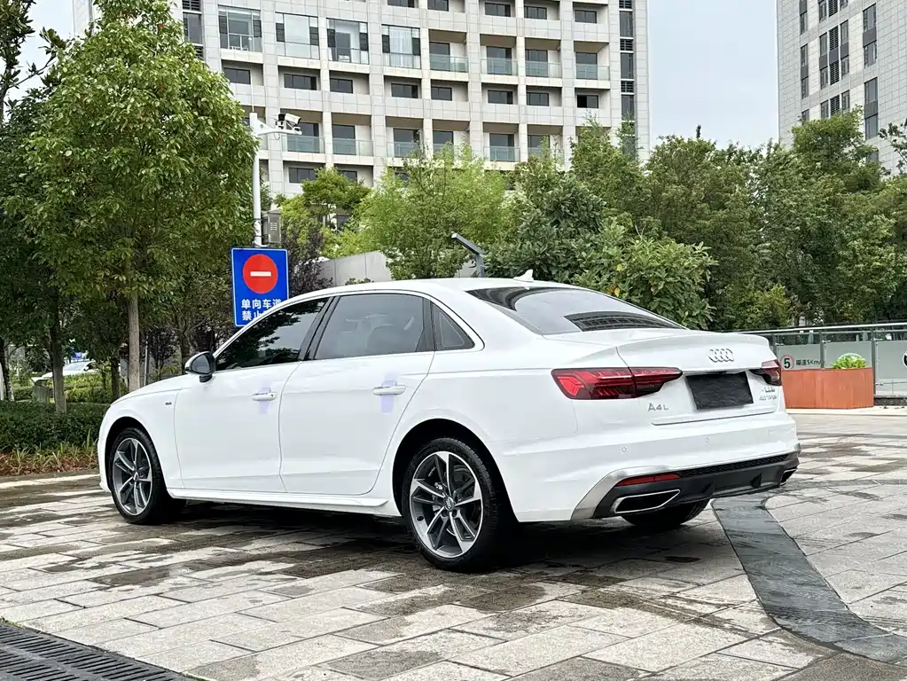 Audi A4L 2021