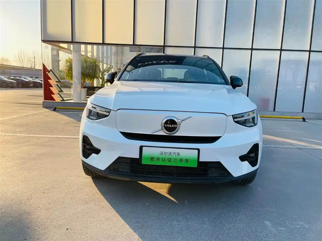 Volvo XC40 NEV 2023 — фото 2