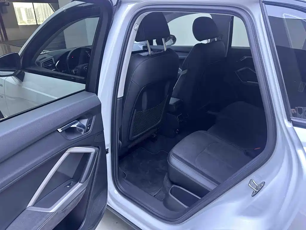 Audi Q3 2023 — фото 15