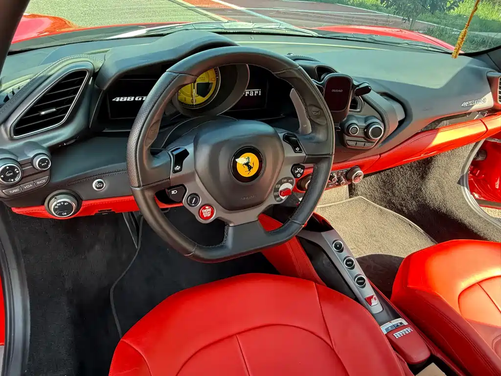 Ferrari 488 2016 — фото 7