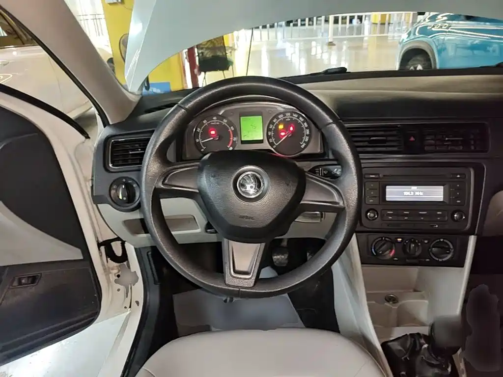 Skoda Rapid 2016 — фото 11