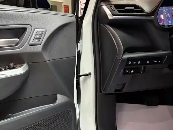 Toyota Granvia 2025