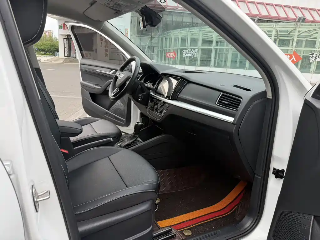 Skoda Kamiq 2023 — фото 11