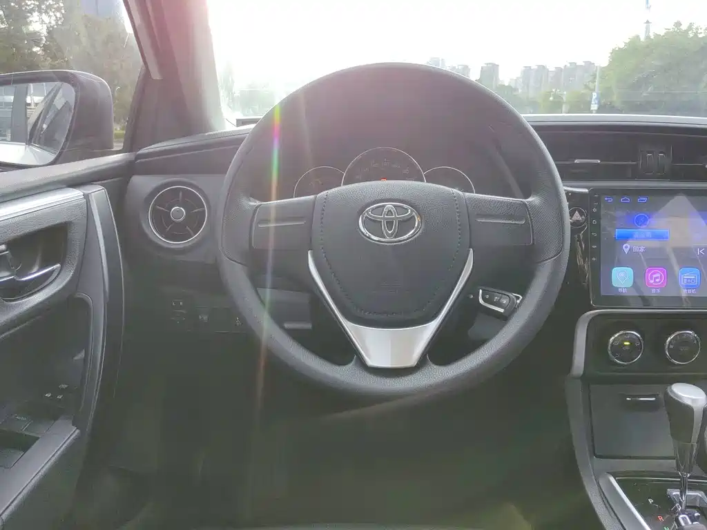Toyota Corolla 2017 — фото 20