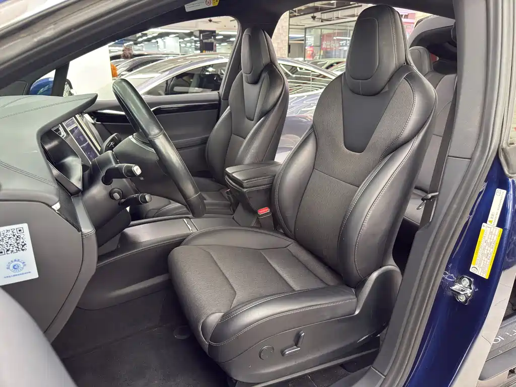 Tesla Model X 2018 — фото 12