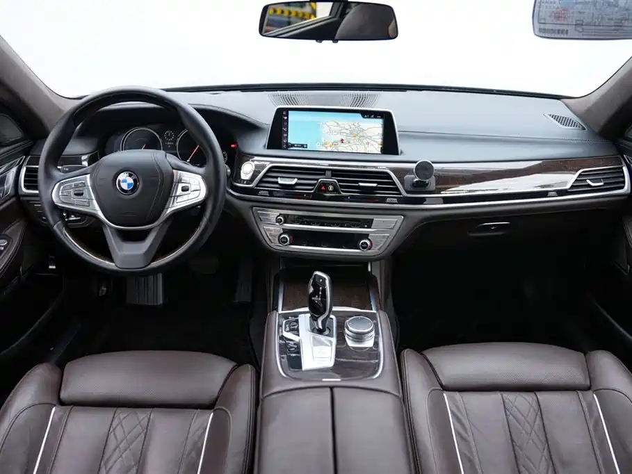 BMW 7 Series 2016 — фото 11