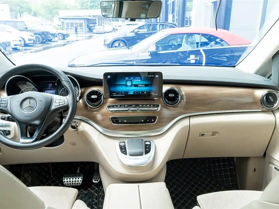 Mercedes-Benz V-Class 2023 — фото 14