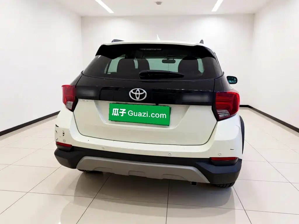 Toyota Yaris L 2023
