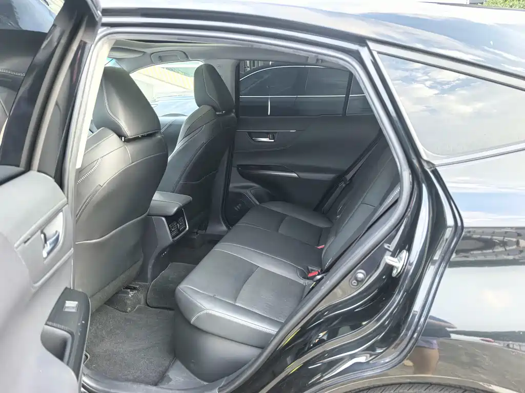Toyota Venza 2023 — фото 16