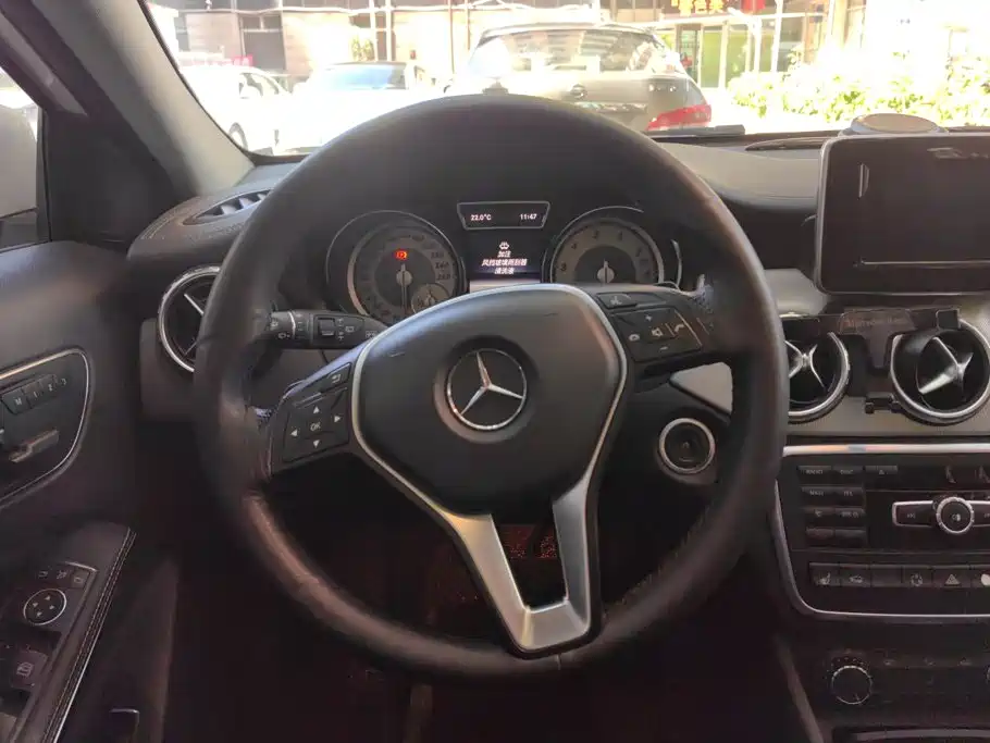 Mercedes-Benz GLA 2015 — фото 15