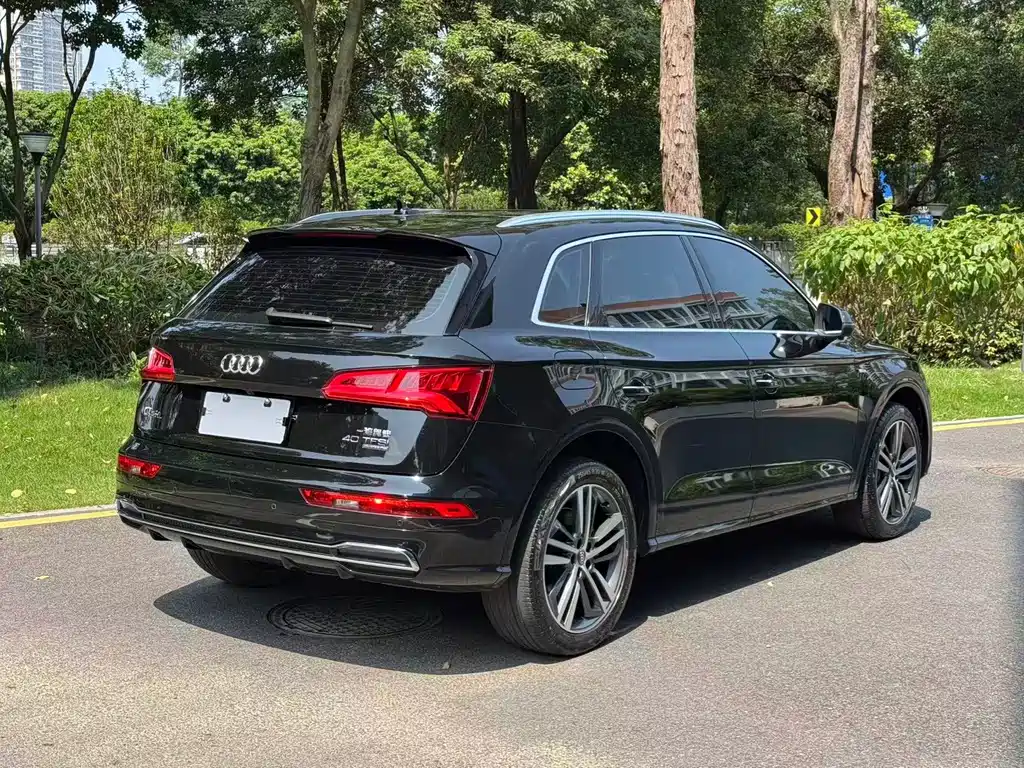 Audi Q5L 2021 — фото 16