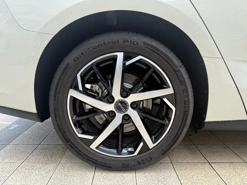 BYD Seal 07 DM-i 2025 — фото 14
